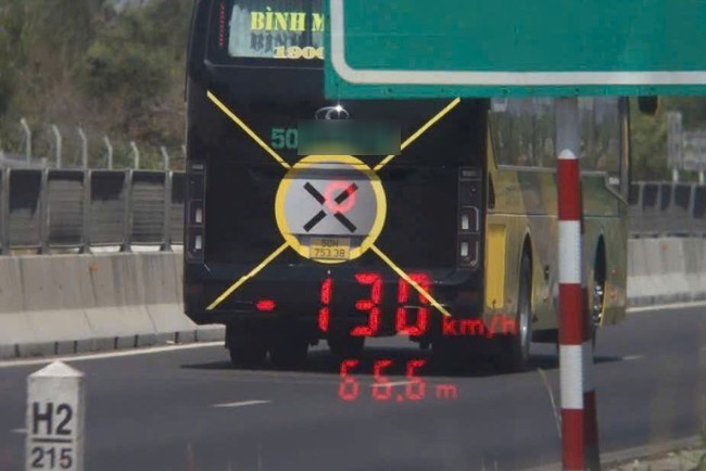 Xe khách vi phạm tốc độ trên cao tốc TPHCM - Vân Phong.