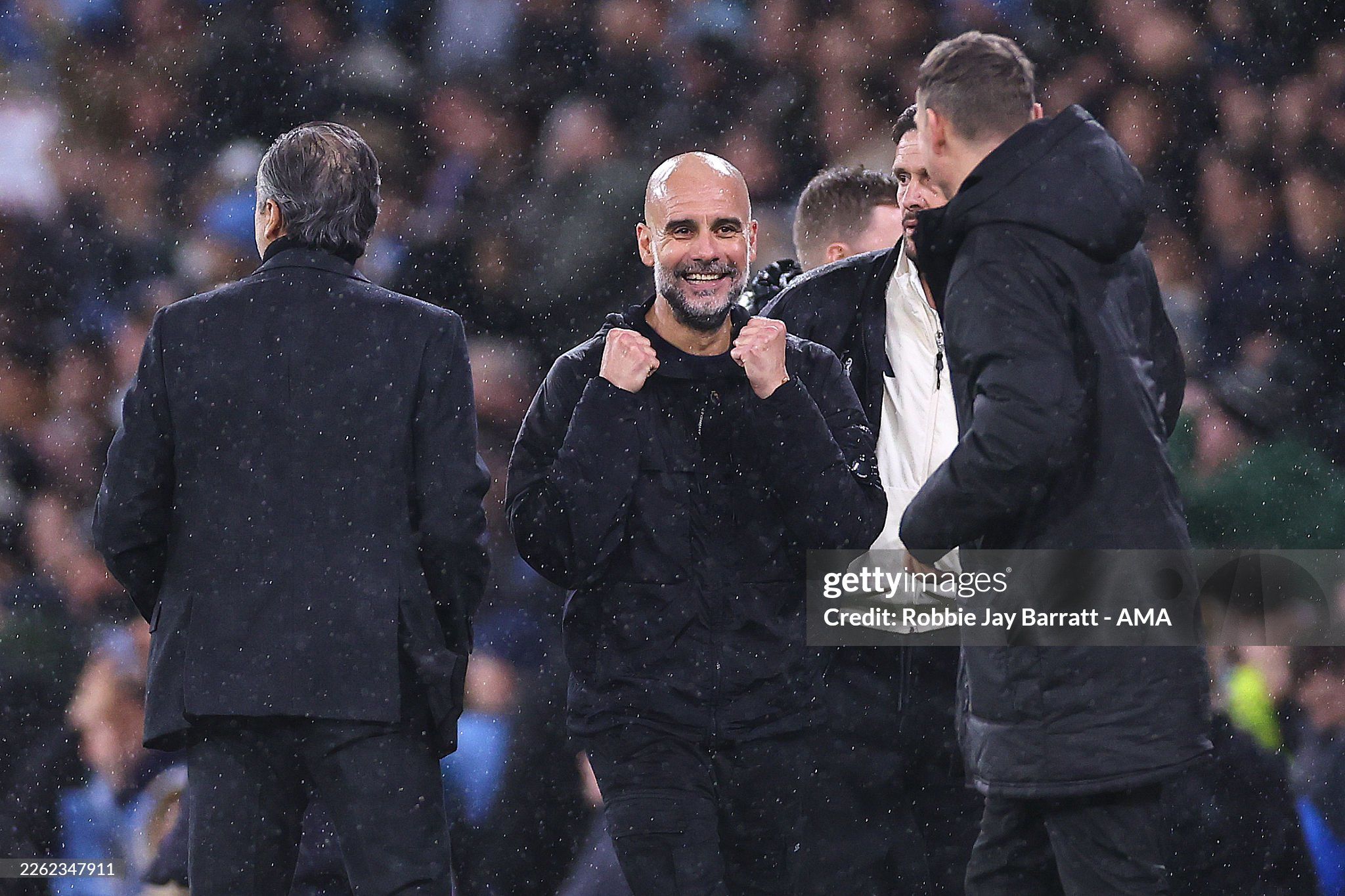 HLV Guardiola phấn khích sau chiến thắng