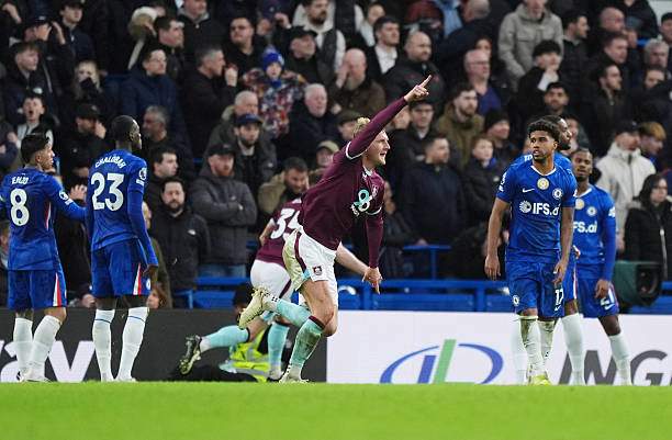 Chelsea rơi 2 điểm ngay những phút cuối cùng