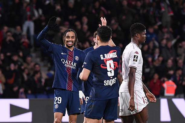 PSG hoàn thành nhiệm vụ thắng&nbsp;Metz chỉ trong hiệp 1