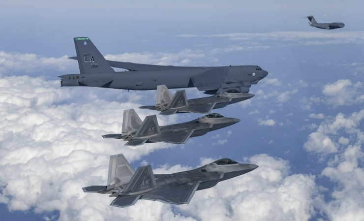 Trong những ngày gần đây, Lầu Năm Góc xác nhận Mỹ đã triển khai một đợt tăng cường lực lượng không quân quy mô lớn tới Trung Đông, được đánh giá là mạnh nhất trong hơn 20 năm qua, kể từ thời điểm mở màn chiến dịch quân sự tại Iraq năm 2003