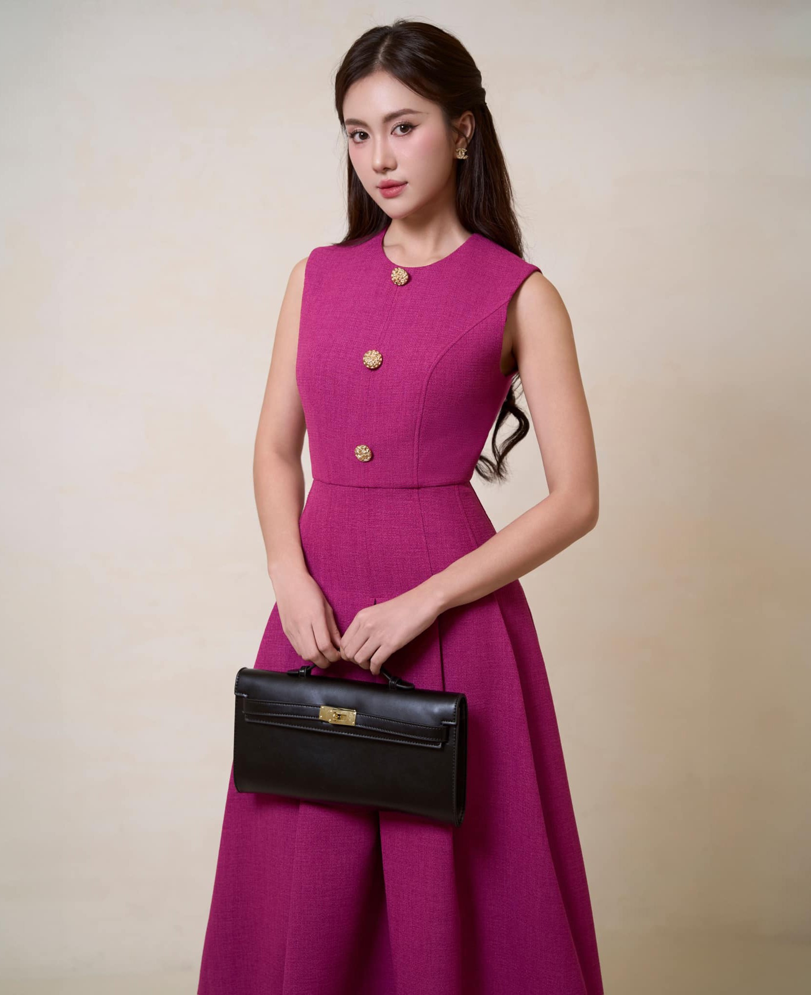 Thiết kế tối giản trên gam màu hồng cuốn hút.