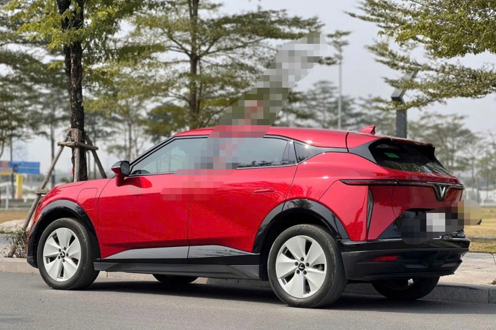 Một số hình ảnh thực tế của chiếc xe được rao bán.