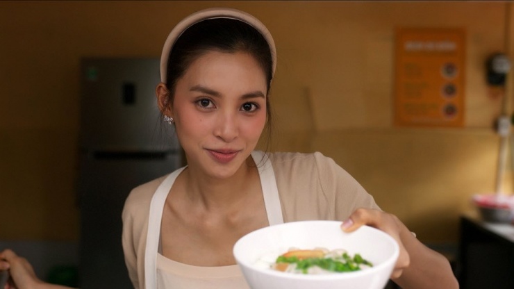 Hoa hậu được Trấn Thành săn đón nhất: Đóng 3 phim trăm tỷ cả 3, được báo Hàn tung hô là “nữ hoàng nhan sắc” - 3