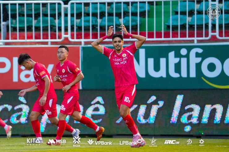 Ngoại binh CLB CAHN: Đắt giá ngang Quang Hải, góp công vào 18 bàn sau 17 trận - 5