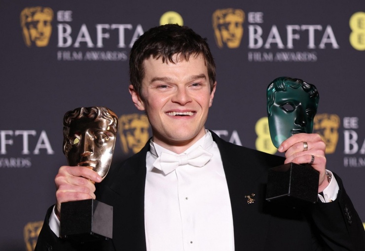 Robert Aramayo bất ngờ thắng giải nam chính của BAFTA 2026. Ảnh: WireImage.