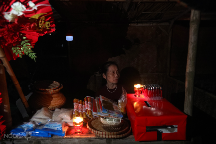 Phiên chợ Âm Dương cạnh nghĩa trang chỉ họp một đêm trong năm - 5