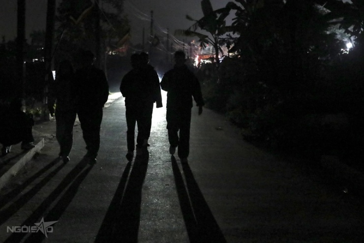 Phiên chợ Âm Dương cạnh nghĩa trang chỉ họp một đêm trong năm - 3