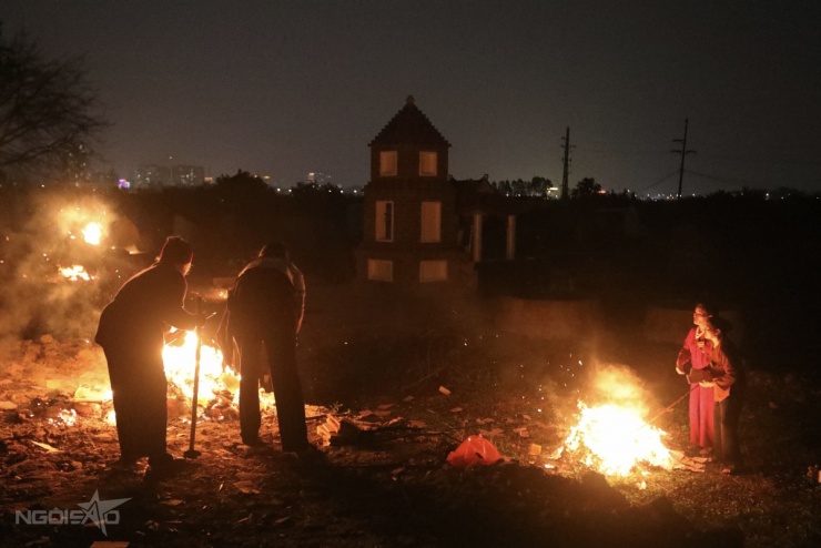 Phiên chợ Âm Dương cạnh nghĩa trang chỉ họp một đêm trong năm - 10