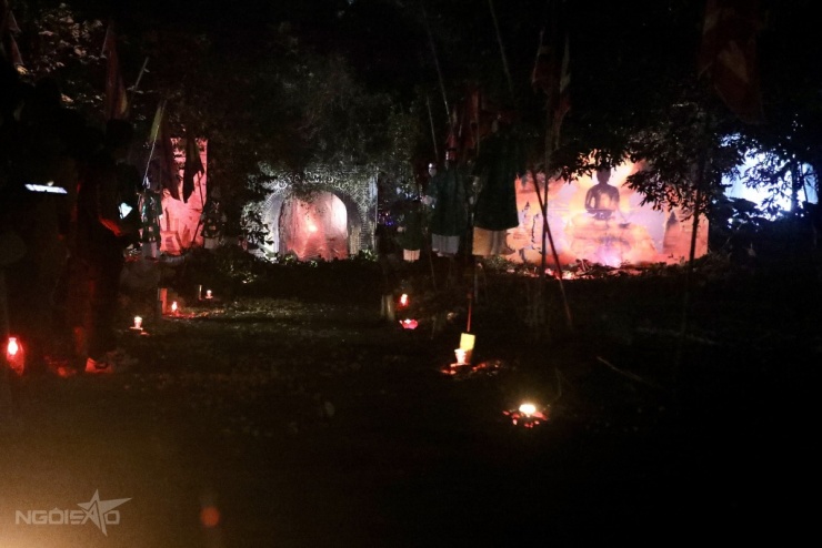 Phiên chợ Âm Dương cạnh nghĩa trang chỉ họp một đêm trong năm - 11