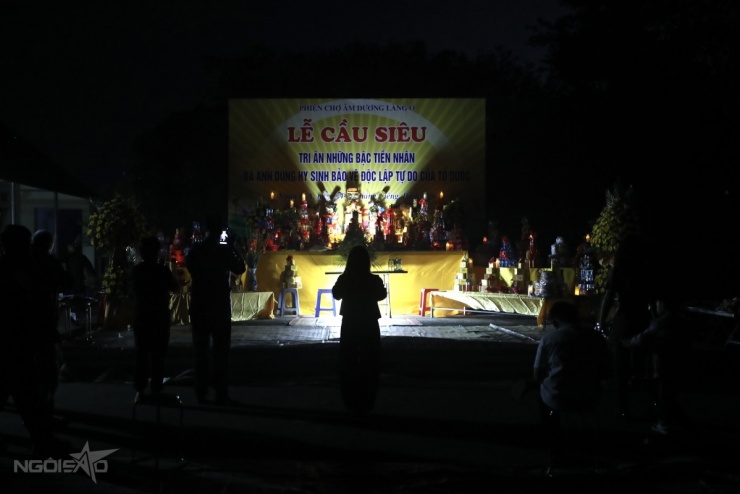 Phiên chợ Âm Dương cạnh nghĩa trang chỉ họp một đêm trong năm - 12