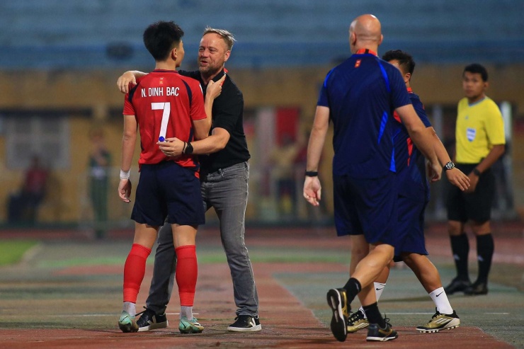 Tiền đạo Nguyễn Đình Bắc: “Bắc còi”, người mẹ và Công Phượng 2.0 - 5