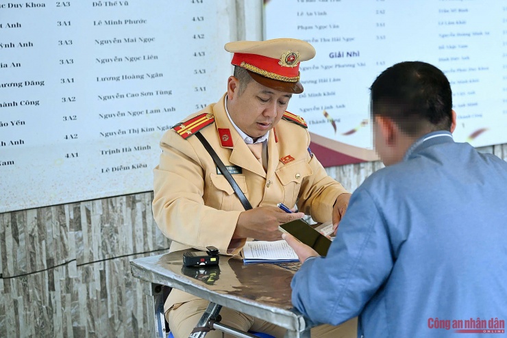 Nâng chén khai Xuân rồi lái xe du phố, nhiều tài xế lĩnh phiếu phạt - 5