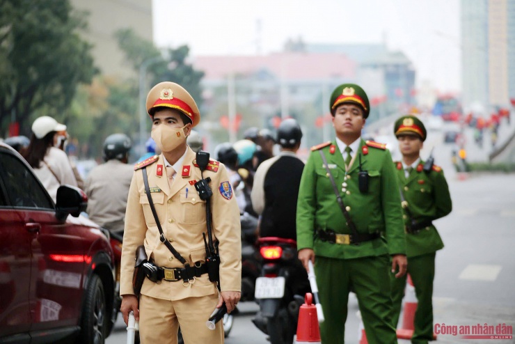 Nâng chén khai Xuân rồi lái xe du phố, nhiều tài xế lĩnh phiếu phạt - 6