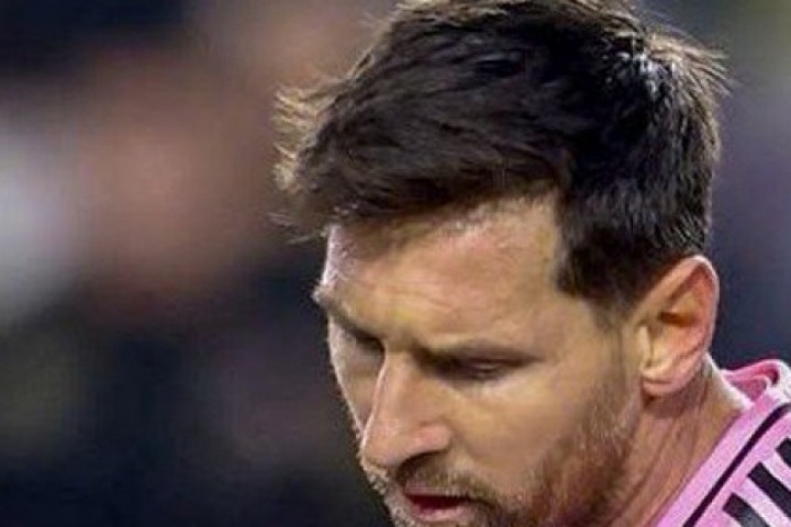 Thua Son Heung Min, Messi nổi nóng và Suarez phải can ngăn