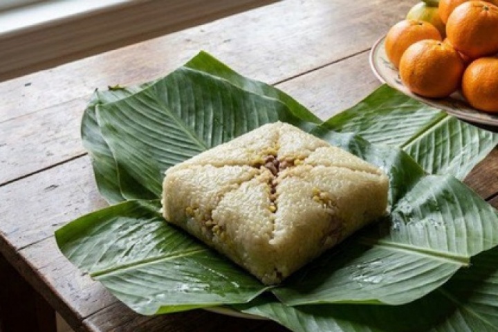 Bánh chưng bị mốc vỏ: Cắt bỏ phần mốc rồi rán lên ăn liệu có an toàn?