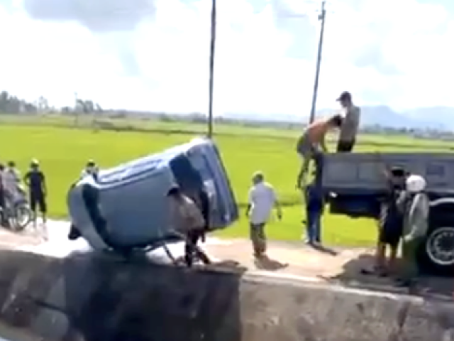 Thông tin mới về vụ phát hiện 2 thi thể dưới kênh nước ở Gia Lai