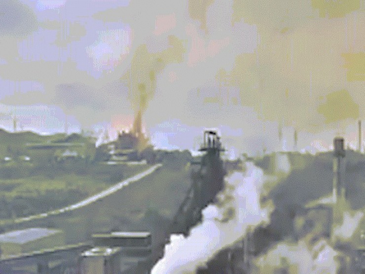 Khoảnh khắc nhà máy phát nổ ở KCN Tằng Loỏng