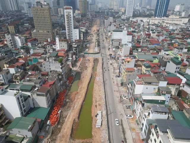 Lãnh đạo Ban Quản lý dự án đầu tư xây dựng công trình dân dụng Hà Nội cho biết, theo biện pháp thi công, thời gian kéo dài hơn nhưng tất cả đơn vị phấn đấu trong năm 2026 sẽ phải hoàn thành.
