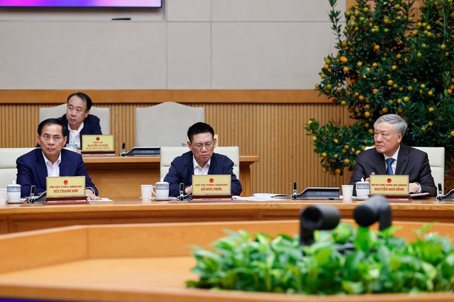 Các Phó Thủ tướng Nguyễn Hòa Bình, Hồ Đức Phớc, Bùi Thanh Sơn dự cuộc họp.