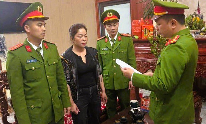 Đối tượng Nguyễn Thị Mùi bị Công an tỉnh Bắc Ninh bắt giữ khẩn cấp do thu tiền gửi xe trái phép người dân đi lễ ngày đầu năm mới. Ảnh: Công an Bắc Ninh