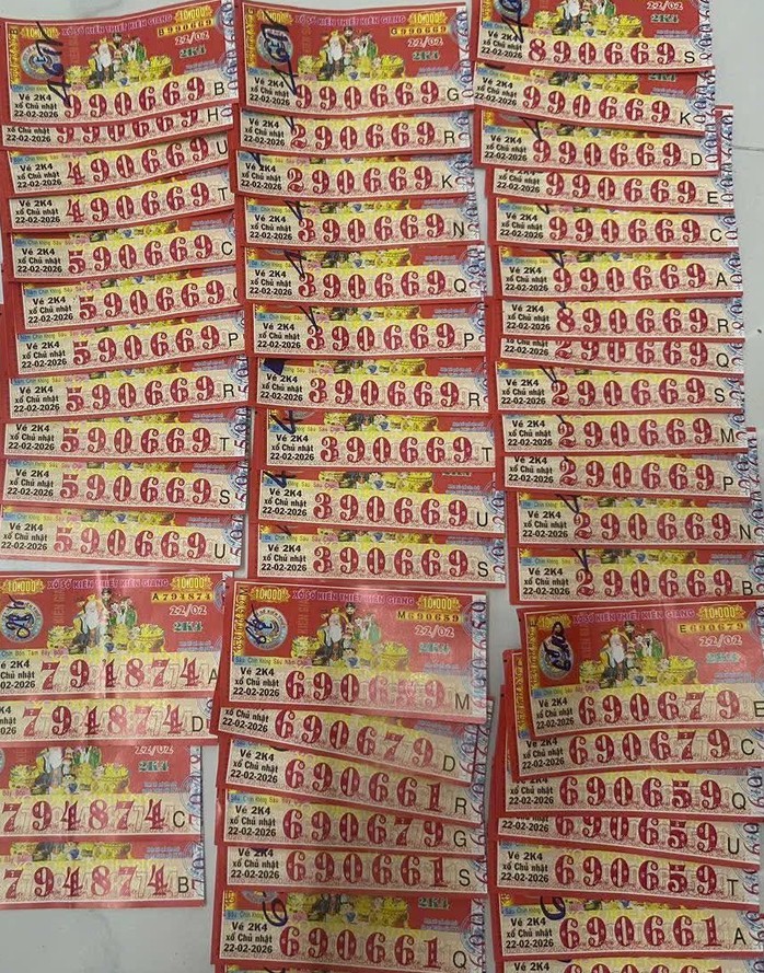 Giải an ủi và giải nhất của vé số Kiên Giang cũng trúng tại TP Cần Thơ. Ảnh: ĐLVS Lâm Chứ