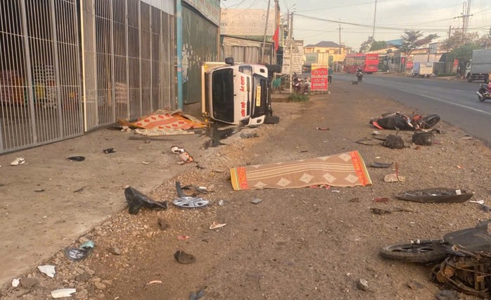 Hiện trường vụ tai nạn tại xã Nhân Cơ khiến 3 người tử vong.