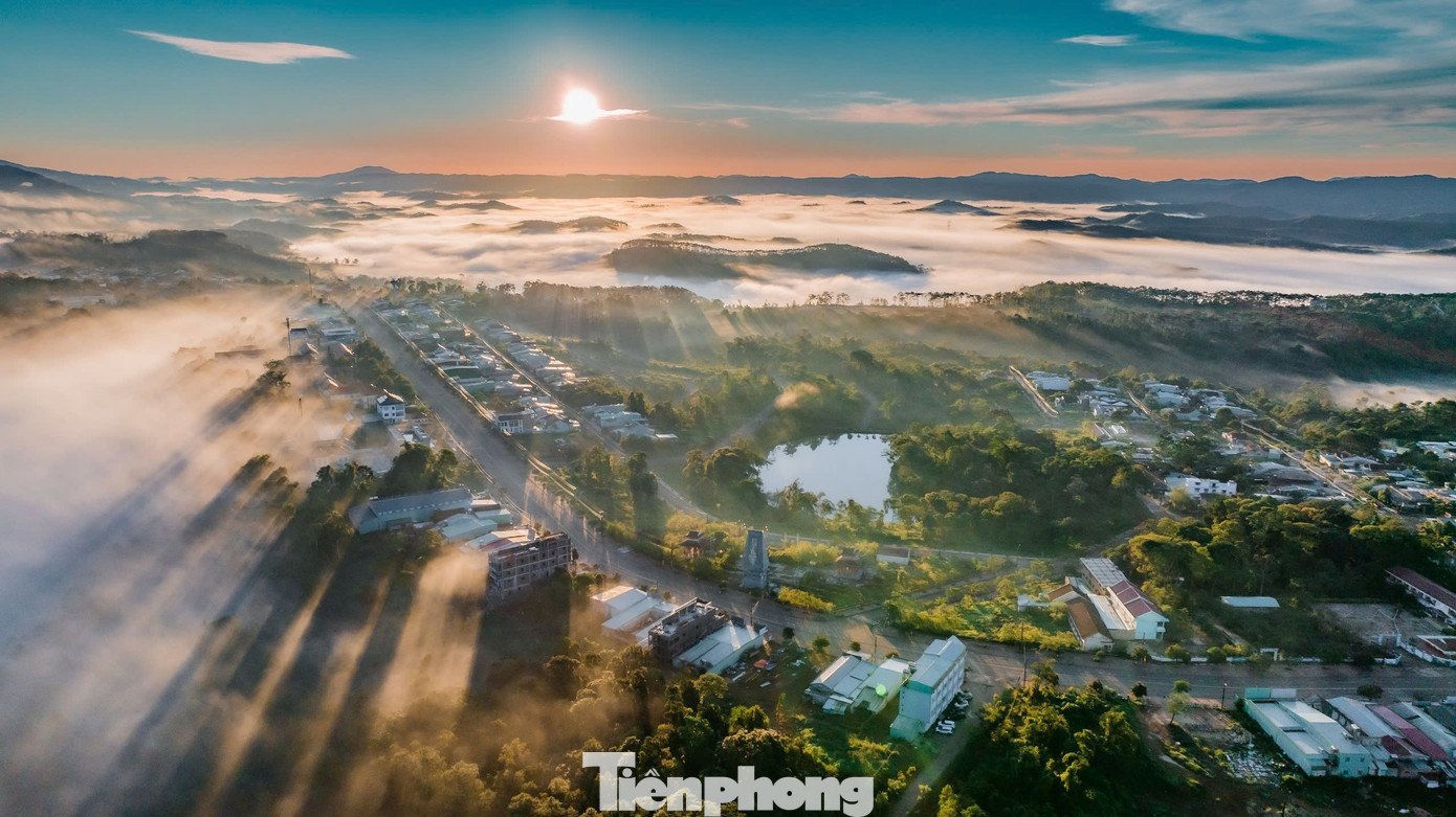 Theo kinh nghiệm của người dân địa phương và giới nhiếp ảnh, thời điểm lý tưởng nhất để săn mây ở Măng Đen là từ tháng 2 đến tháng 9 hằng năm, đặc biệt vào sáng sớm.