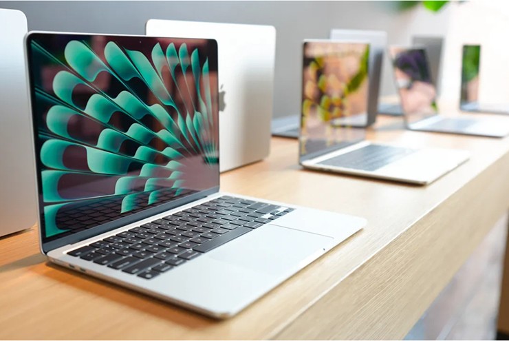 ... khi Apple bước vào cuộc chơi với mẫu MacBook giá rẻ đầu tiên.
