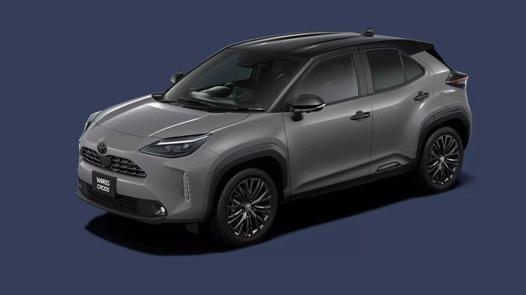 Bộ đôi Toyota Yaris (trái) và Yaris Cross (phải) phiên bản 2026.