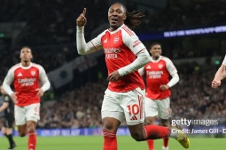 Nóng bảng xếp hạng Ngoại hạng Anh: Arsenal lấy lại lợi thế, Liverpool áp sát MU