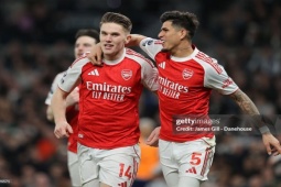 Arsenal đánh sập Tottenham: Tiếng gầm cần thiết, lấy lại uy phong