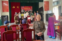 Mừng thọ ở Phường Phủ Lý (Ninh Bình): Vì sao một cụ bà 80 tuổi không được nhận Giấy mừng thọ?