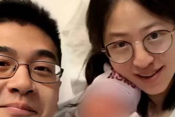 Bị 'ném đá' vì livestream vợ đau đớn, băng huyết khi sinh con