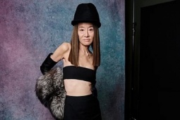 Vera Wang hở bất chấp tuổi 77