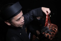 Phiên chợ Âm Dương cạnh nghĩa trang chỉ họp một đêm trong năm