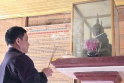 Một bức tượng Phật cổ xưa ở tỉnh Nghệ An bị bọn lưu manh đánh cắp nhiều lần, sao lại “tự tìm về” chốn cũ?