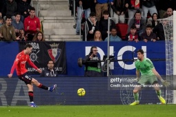 Real Madrid đứng hình vì pha xử lý “ảo thuật”, Gyokeres đá như đi dạo vẫn có siêu phẩm