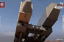 Iran triển khai tàu chiến, tên lửa mới ở eo biển Hormuz