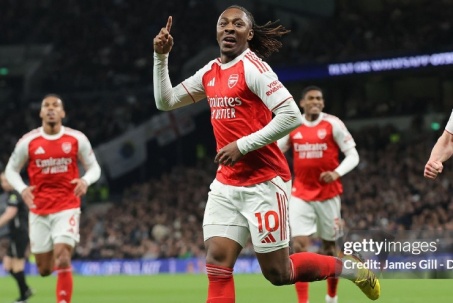 Nóng bảng xếp hạng Ngoại hạng Anh: Arsenal lấy lại lợi thế, Liverpool áp sát MU
