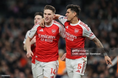 Arsenal đánh sập Tottenham: Tiếng gầm cần thiết, lấy lại uy phong
