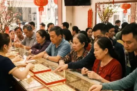 Ngày Thần Tài 2026: Nên mua vàng nhẫn hay vàng miếng?