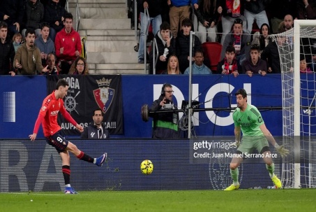 Real Madrid đứng hình vì pha xử lý “ảo thuật”, Gyokeres đá như đi dạo vẫn có siêu phẩm