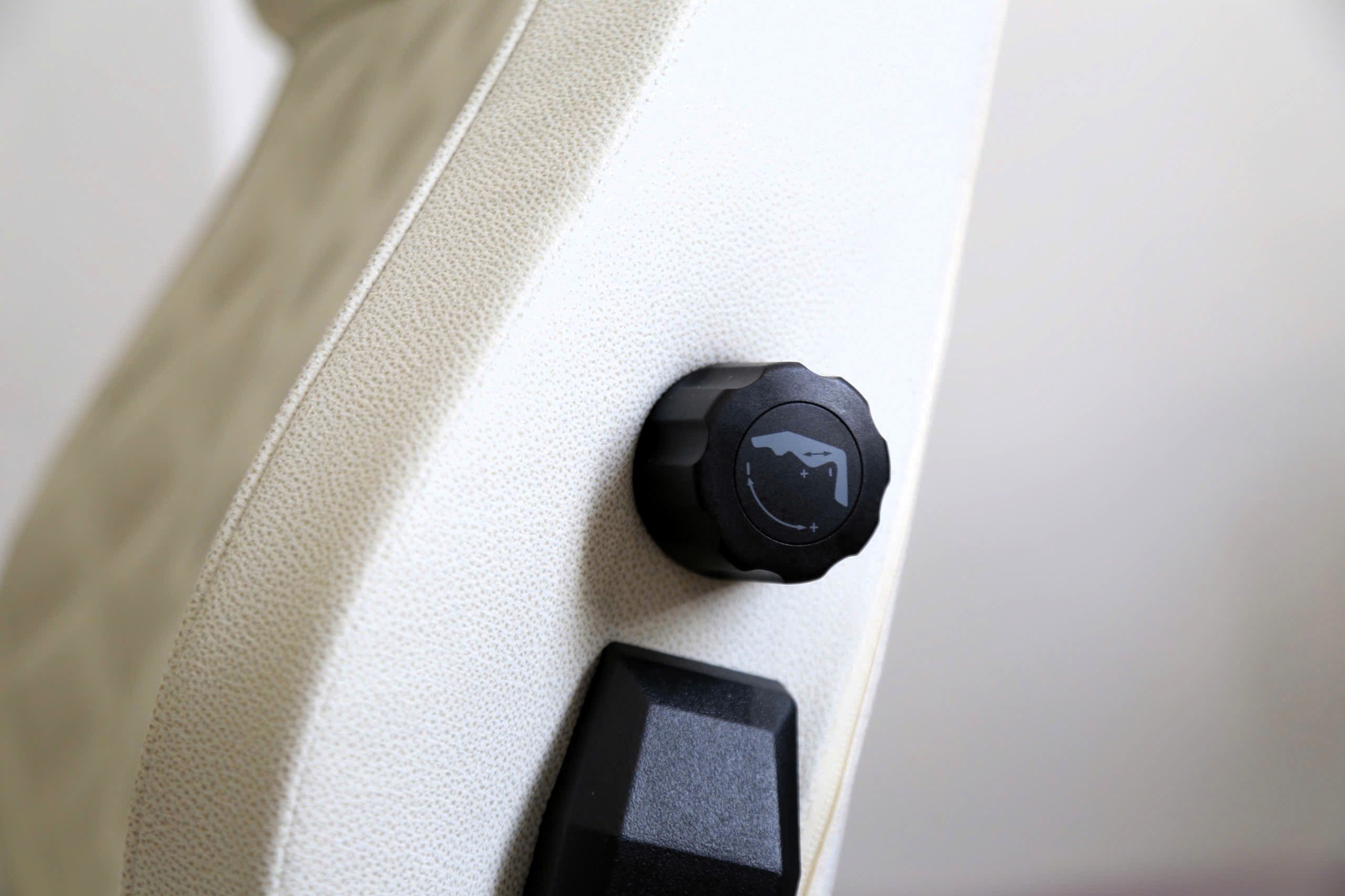 Nhiều chi tiết hỗ trợ ngã lưng ghế/khóa độ ngã, lực nâng phần lưng, tay vịn xoay 4D,...