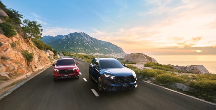 Honda CR-V e:HEV RS và VinFast VF7: Hybrid Nhật hay xe điện Việt dẫn dắt SUV cỡ C 2026? - 1