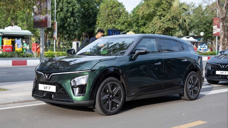 Honda CR-V e:HEV RS và VinFast VF7: Hybrid Nhật hay xe điện Việt dẫn dắt SUV cỡ C 2026? - 4