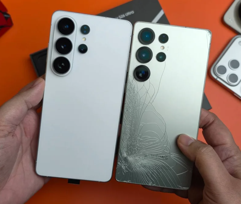 Galaxy S26 Ultra (bên trái) sẽ&nbsp;không thay đổi nhiều so với Galaxy S25 Ultra (bên phải).