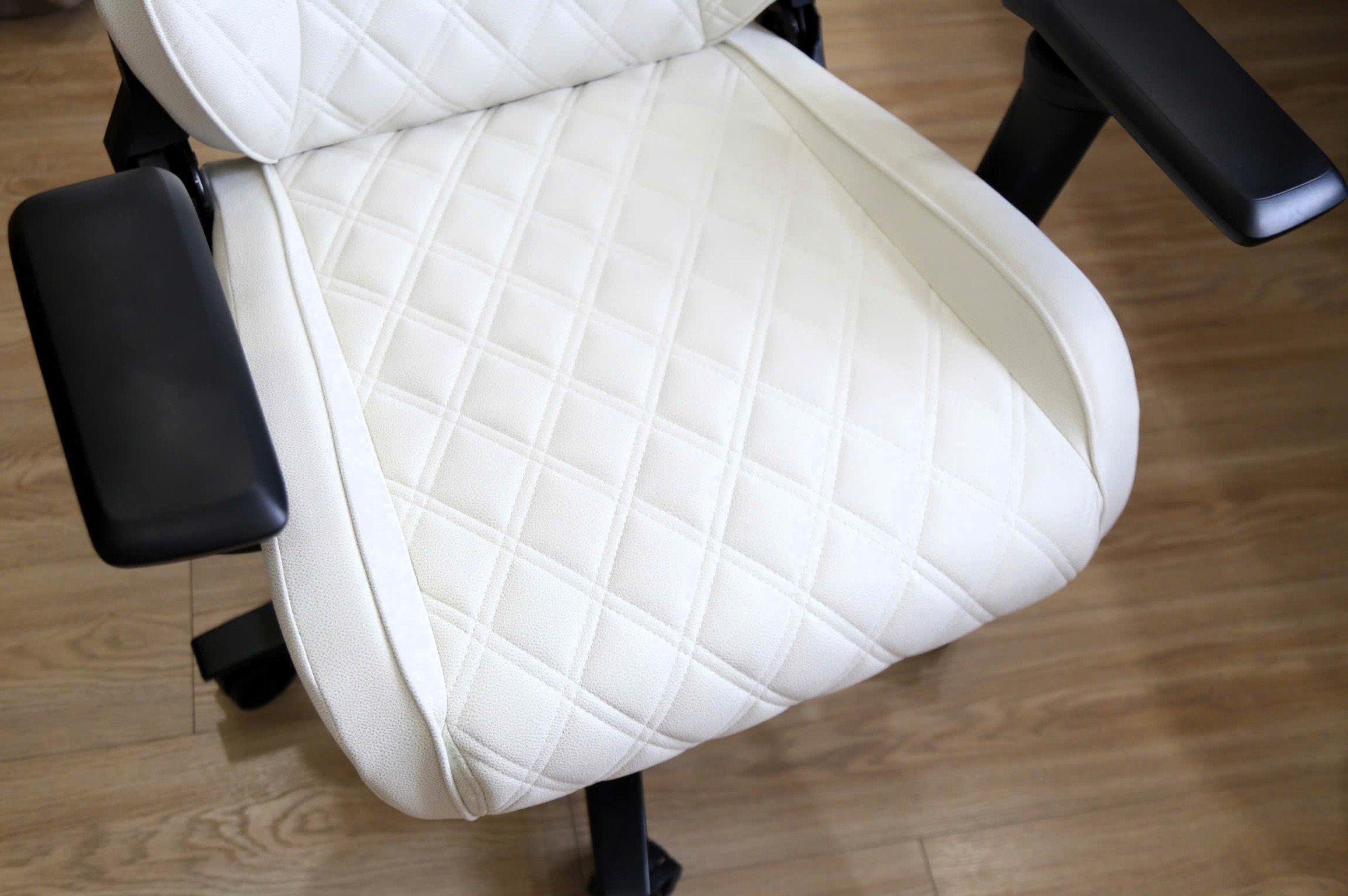 Corsair&nbsp;TC500 Luxe phiên bản màu trắng.