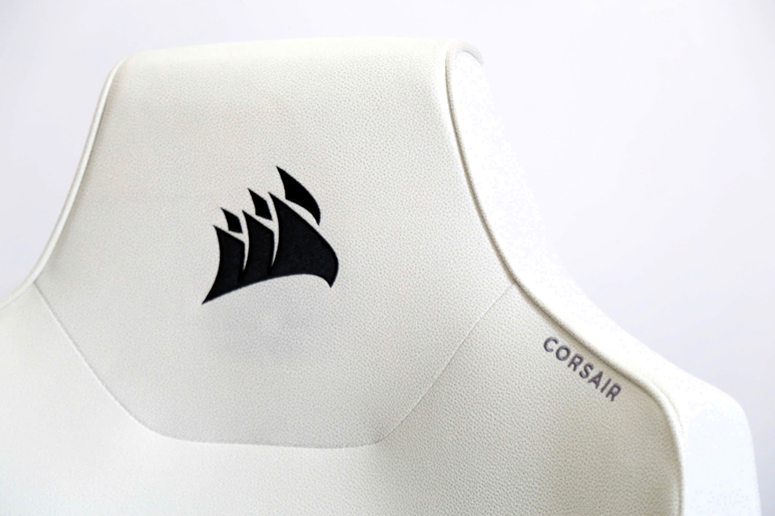 Tựa đầu kết nối bằng lực hút nam châm.