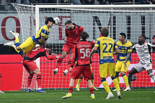 Troilo đánh đầu mang lại 3 điểm cho Parma